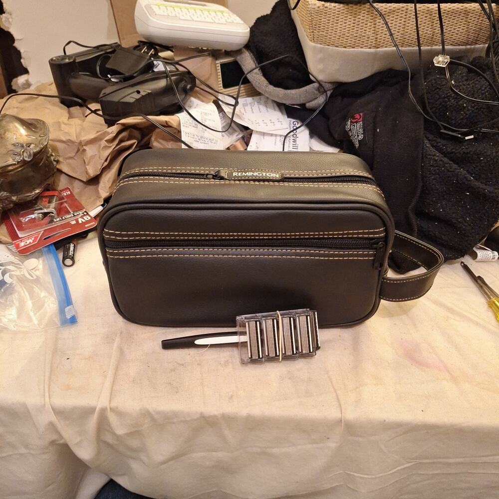 Remington Toiletry Shaving Case Travel Bag Brown NEW With New Razor With Blades
